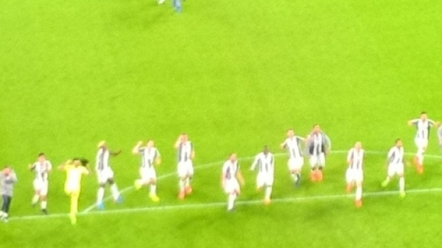 Esultanza dei giocatori della Juve a fine gara