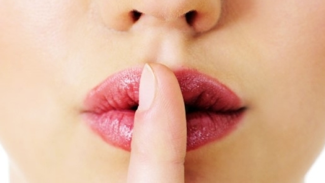 La met&agrave; delle donne tradirebbe senza batter ciglio - Playbuzz