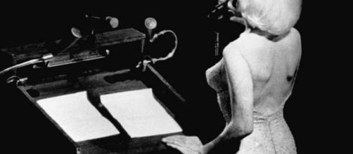 Marilyn na cerimônia de aniversário de 45 anos do Presidente John Kennedy