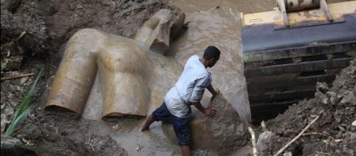 Statue of Pharaoh Ramses II is found in a Cairo slum | Daily Mail ... - dailymail.co.uk