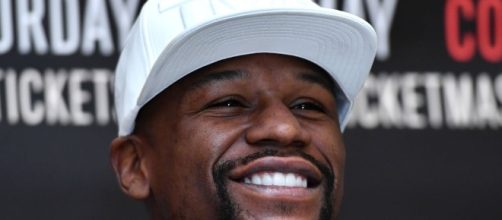 Floyd Mayweather says he's coming out of retirement to fight McGregor- Photo: Blasting News Library- sumairy.com