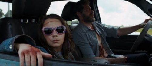 Logan e Laura in una scena del film