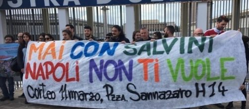 Napoli, cortei e slogan contro Matteo Salvini