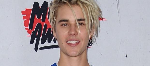 Justin Bieber é flagrado desrespeitando fã Justin Bieber é flagrado desrespeitando fã