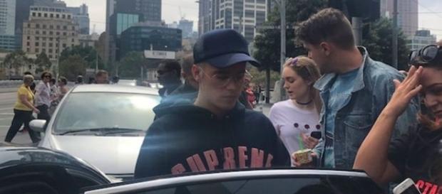 Justin Bieber humilha seus fãs que queriam tirar uma foto com o astro teen. Justin Bieber humilha seus fãs que queriam tirar uma foto com o astro teen.