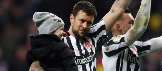 Marco Russ holds his daughter Vida in his arms after his return to football from cancer. (Source: beIN SPORTS) Marco Russ holds his daughter Vida in his arms after his return to football from cancer. (Source: beIN SPORTS)