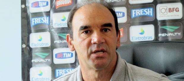 Cristovão Borges está sob pressão e Ricardo Gomes (foto) é um dos nomes cotados Cristovão Borges está sob pressão e Ricardo Gomes (foto) é um dos nomes cotados