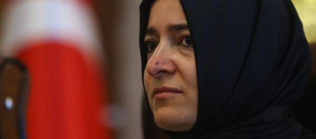 Von der niederländischen Polizei aus dem Land geworfen: Die türkische Familienministerin. (Foto URG Suisse: Blasting.News Archiv) Von der niederländischen Polizei aus dem Land geworfen: Die türkische Familienministerin. (Foto URG Suisse: Blasting.News Archiv)