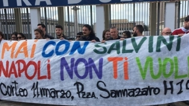 Napoli, cortei e slogan contro Matteo Salvini