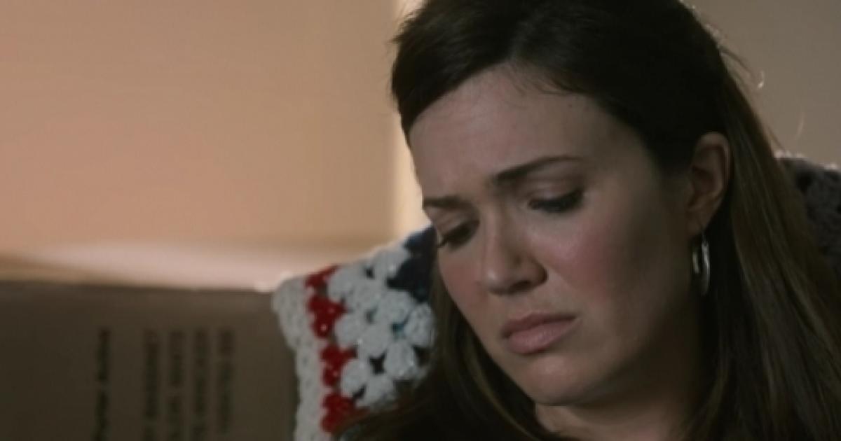 This Is Us Season 2 News Mandy Moore Feels Show Is Too Much For Her