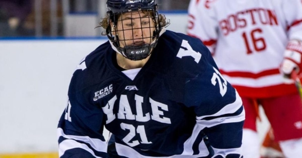 Blackhawks resign a young forward from Yale, John Hayden