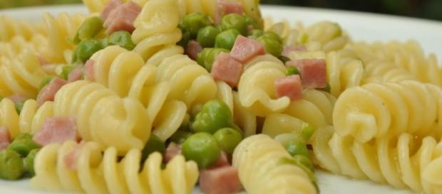 Fusilli con prosciutto cotto, piselli e ricotta - lospicchiodaglio.it Fusilli con prosciutto cotto, piselli e ricotta - lospicchiodaglio.it