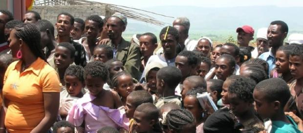 I poveri dell'Etiopia in coda per gli aiuti umanitari I poveri dell'Etiopia in coda per gli aiuti umanitari