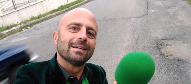 Luca Abete è stato aggredito a Caserta da alcuni ambulanti abusivi Luca Abete è stato aggredito a Caserta da alcuni ambulanti abusivi