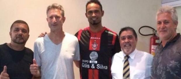 Na foto mostra o goleiro depois de uma reunião com a equipe do Boa. Na foto mostra o goleiro depois de uma reunião com a equipe do Boa.