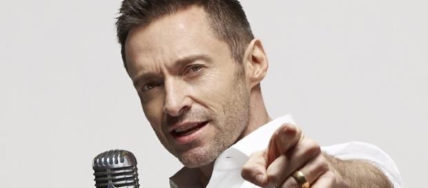 O boa praça além de ser o Wolverine nas horas vagas, também canta O boa praça além de ser o Wolverine nas horas vagas, também canta