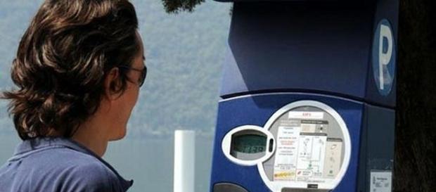 Se non c'è il bancomat sul parchimetro il parcheggio è gratis Se non c'è il bancomat sul parchimetro il parcheggio è gratis