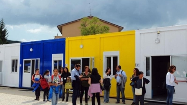 Ad Amatrice consegnate le prime 25 casette. Pompili: segno di speranza - avvenire.it