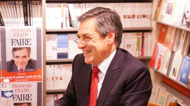 Francois Fillon dédicace - politique - CC BY