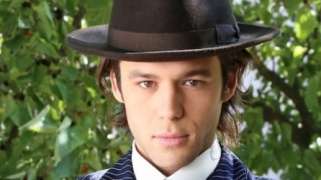 Ismael Barrientos è in realtà il perfido Damian Dos Casas