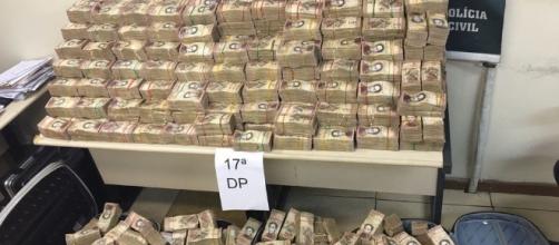 Los billetes encontrados suman 40 millones de bolívares Foto: @AndreteleSUR