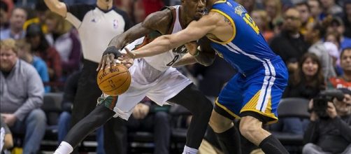 Andrew Bogut defending Larry Sanders - bluemanhoop.com