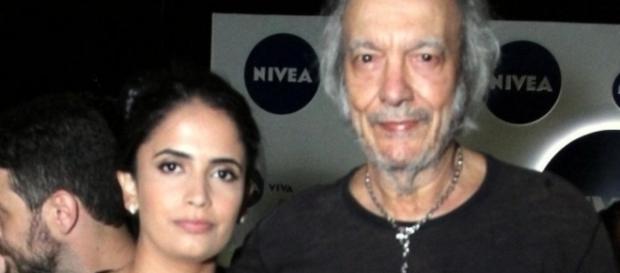 Aos 75, Erasmo diz que ser amado pela esposa de 27 é o segredo para a vitalidade Aos 75, Erasmo diz que ser amado pela esposa de 27 é o segredo para a vitalidade