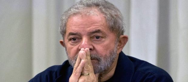 Ex-presidente Luiz Inácio Lula da Silva é acusado de tentar obstruir investigações da Lava Jato. Ex-presidente Luiz Inácio Lula da Silva é acusado de tentar obstruir investigações da Lava Jato.