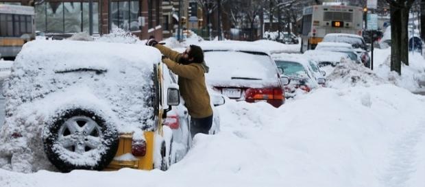 Fresh winter storm brings a FOOT of snow across East Coast | Daily ... - dailymail.co.uk Fresh winter storm brings a FOOT of snow across East Coast | Daily ... - dailymail.co.uk