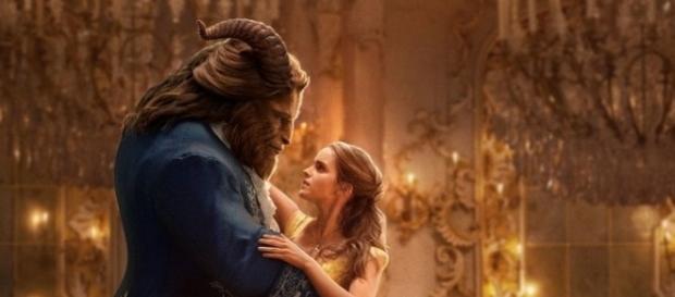La bella e la bestia con Emma Watson. La bella e la bestia con Emma Watson.