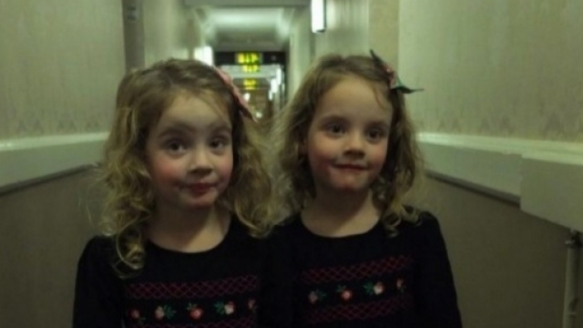 La foto &egrave; stata scattata da Martin Hughes, padre delle due gemelle