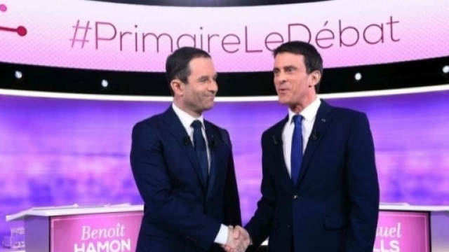 Manuel Valls s'&eacute;loigne de Beno&icirc;t Hamon