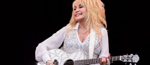 Dolly parton keeps her promise to Tennessee families stricken by wildfires. trendingnator.com