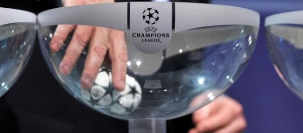 As oito equipas presentes no sorteio vão ficar a conhecer os seus adversários nesta edição da Champions League. As oito equipas presentes no sorteio vão ficar a conhecer os seus adversários nesta edição da Champions League.
