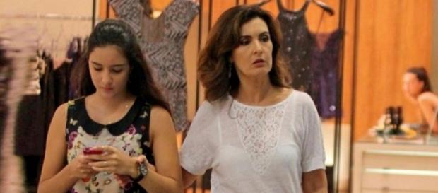 Fátima Bernardes foi flagrada ao lado da filha Fátima Bernardes foi flagrada ao lado da filha