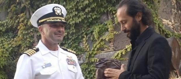 Lorenzo Muscoso con il Capitano Trickel della Naval Air Sigonella Lorenzo Muscoso con il Capitano Trickel della Naval Air Sigonella