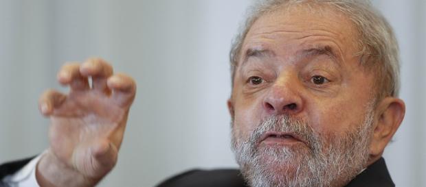 Lula tenta "fugir" de vídeo do passado que desmente seus atos Lula tenta "fugir" de vídeo do passado que desmente seus atos