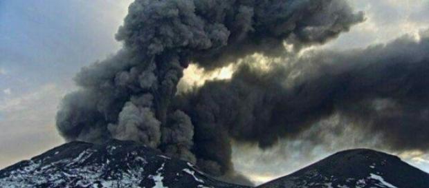 Pulso eruptivo de Nevados de Chillán causou 761 terremotos (Crédito: Twitter/Diego Reyes Hidalgo) Pulso eruptivo de Nevados de Chillán causou 761 terremotos (Crédito: Twitter/Diego Reyes Hidalgo)