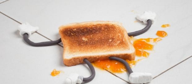 Regola dei 5 secondi, ma per alcuni alimenti potrebbero essere 30 minuti o più. Regola dei 5 secondi, ma per alcuni alimenti potrebbero essere 30 minuti o più.