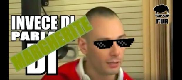 Una vecchia intervista di Fabri Fibra è diventata virale in queste ore. Una vecchia intervista di Fabri Fibra è diventata virale in queste ore.