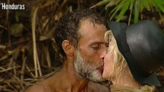 L'isola dei famosi 2017: Bacio fra Paola e Raz