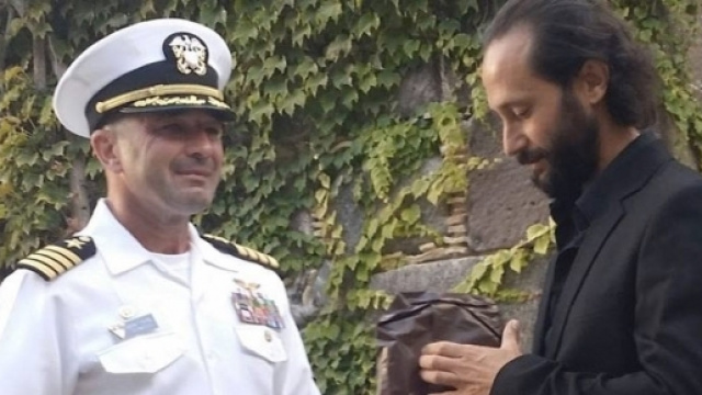 Lorenzo Muscoso con il Capitano Trickel della Naval Air Sigonella