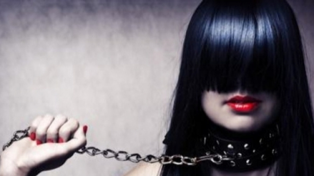 ragazzo con la passione per il bondage muore impiccato