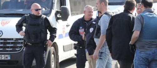 Francia, liceale di Grass spara al preside e due studenti: arrestato