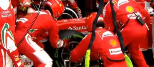 Pit stop nel box della Ferrari