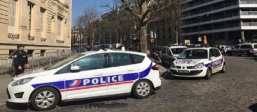 polizia francese presente nell'edificio colpito