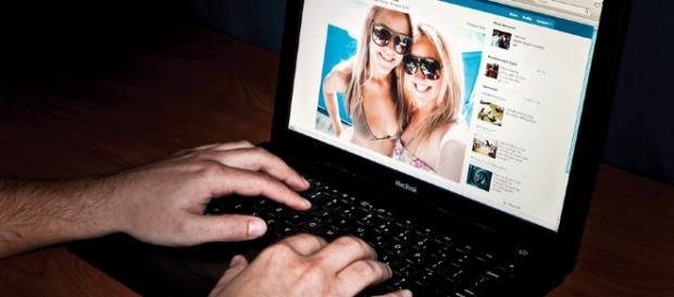 8 coisas que todo homem faz quando a namorada não está por perto 8 coisas que todo homem faz quando a namorada não está por perto