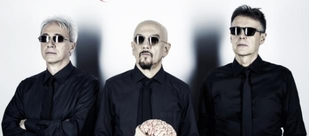 'Noblesse oblige' è il nuovo Cd dei Decibel 'Noblesse oblige' è il nuovo Cd dei Decibel