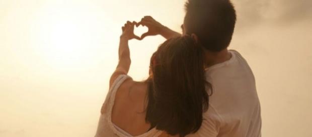 Quando se está apaixonado, tudo na outra pessoa é perfeito e todo momento a dois é um sonho Quando se está apaixonado, tudo na outra pessoa é perfeito e todo momento a dois é um sonho
