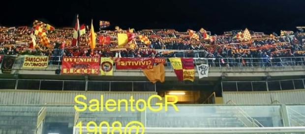 Tifosi del Lecce a Taranto. Foto Salento Giallorosso. Tifosi del Lecce a Taranto. Foto Salento Giallorosso.